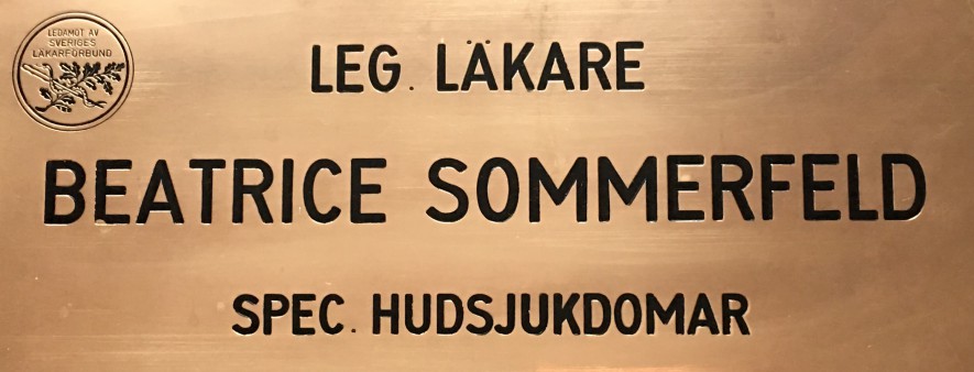 Lidingö Hudmottagning – namnskylt